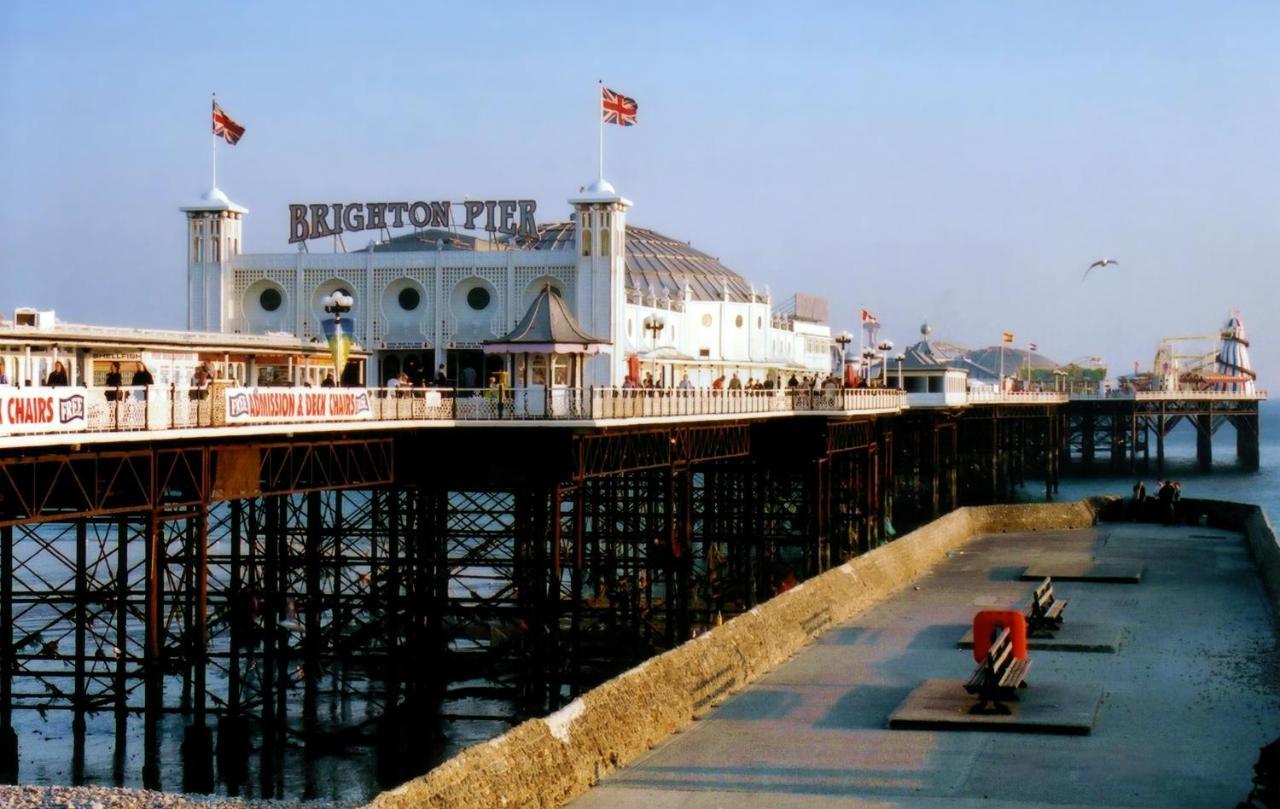 Amherst Brighton Екстериор снимка