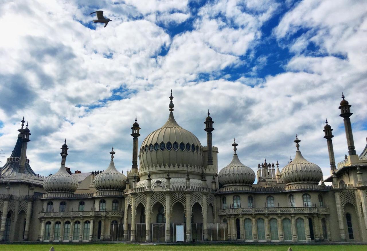 Amherst Brighton Екстериор снимка